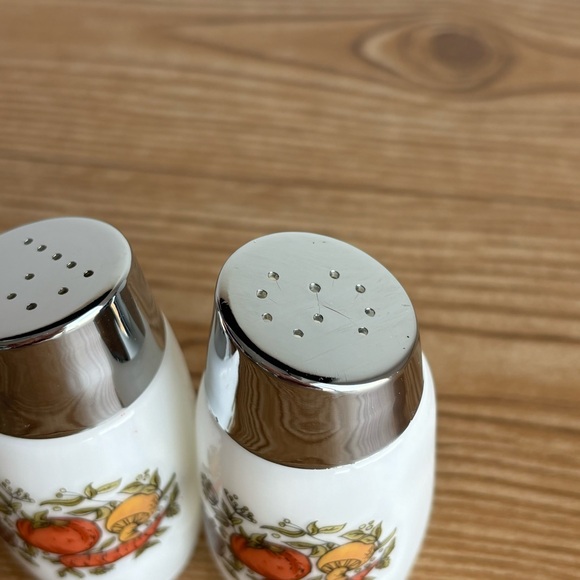 Vintage Canada Van Pak Heavy Milk Glass Harvest Vegetable Salt & Pepper Shakers - Picture 7 of 7
